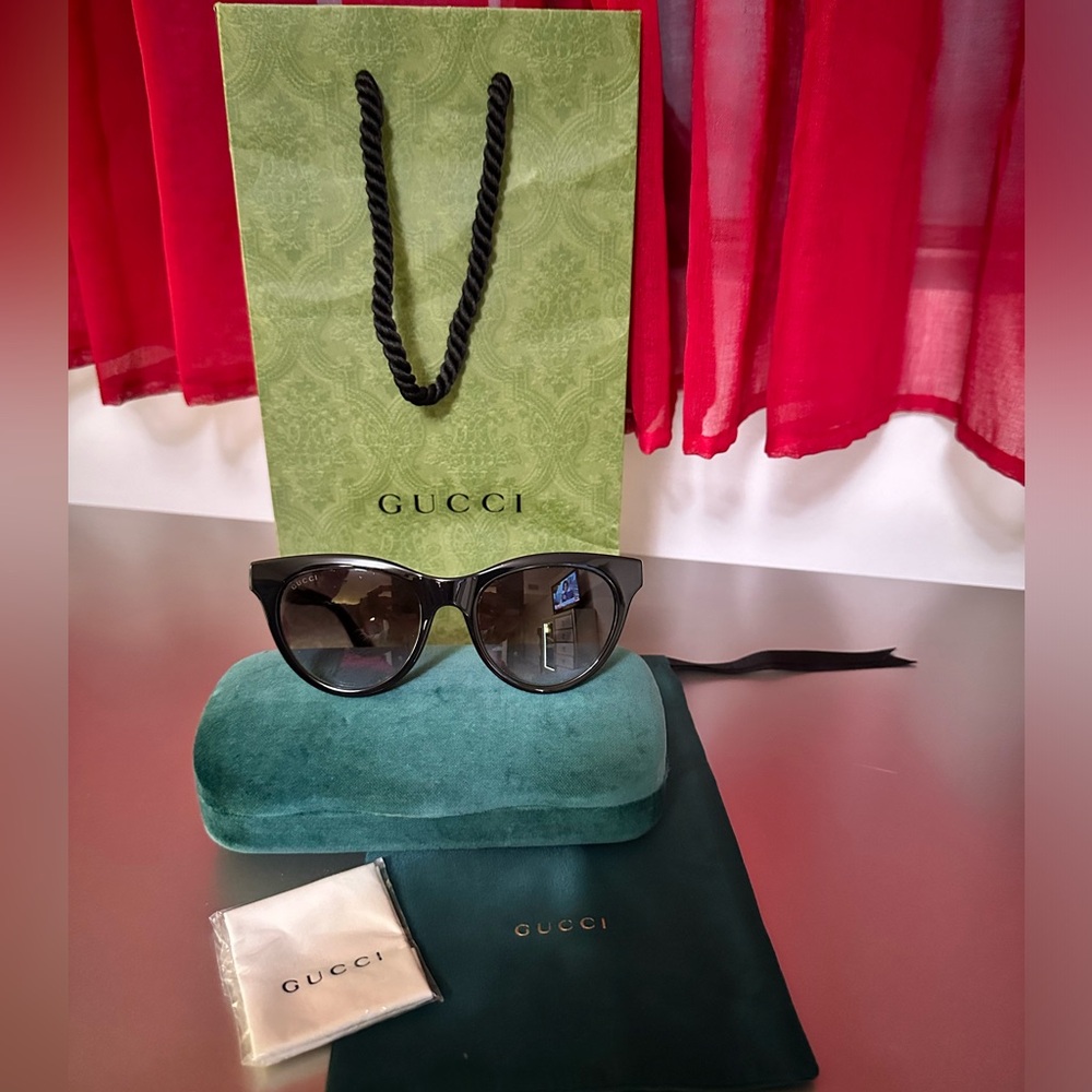 GUCCI  Women’s Sunglasses with a Black/Grey Gradient